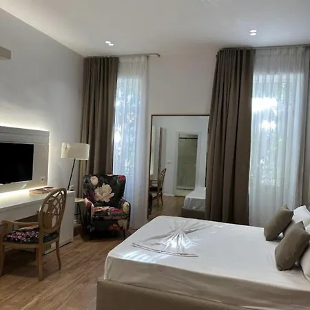 Heiress ホテル 4*